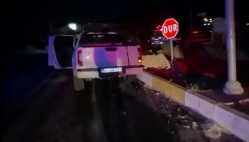İzmir'de Feci Kaza: Kamyonet ve Ticari Araç Çarpıştı, 7 Yaralı
