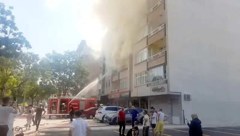 Yangının Korkunç Yüzü: Gözlerini Alevlerle Açan Gençler Hastaneye Kaldırıldı