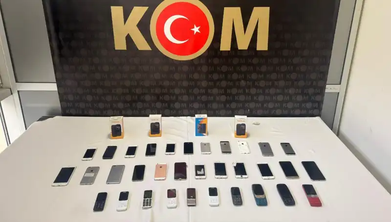 Gümrük Kaçağı Cep Telefonları: 37 Adet Ele Geçirildi ve İlgili Yakın Takipte