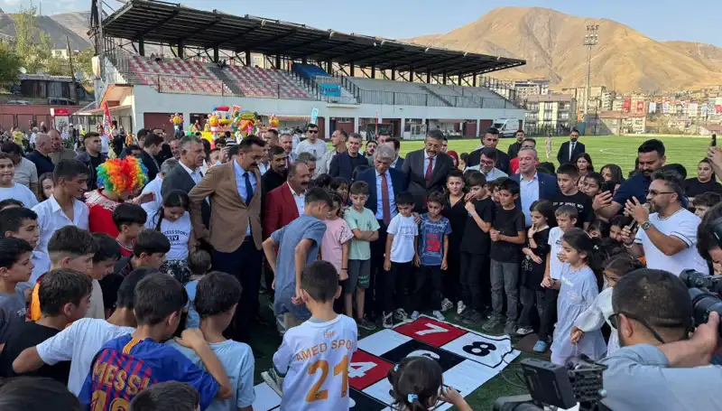 Hakkari’de Coşku Dolu Anadolu Şenliği Rüzgarı Esti!