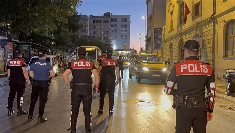 Megakentte Gece Yarısı Operasyonu: 4 Saatte Yüzlerce Gözaltı Yapıldı