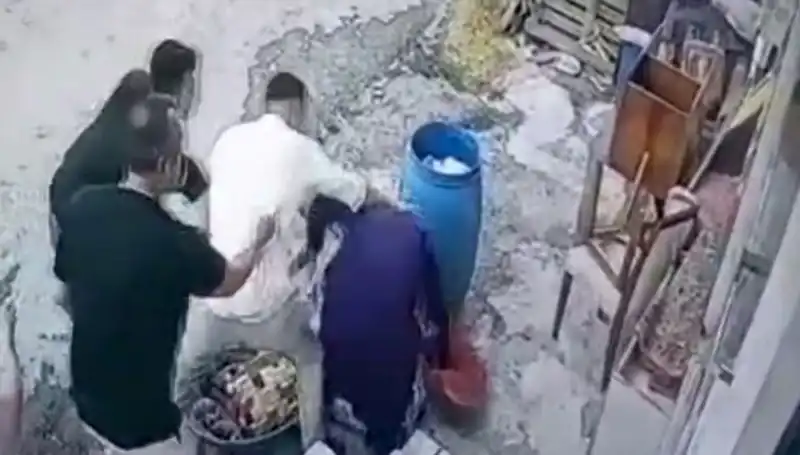 Baba ve Oğulun İnanılmaz İstismar Olayı: Başakşehir'de Kadın Darbedildi
