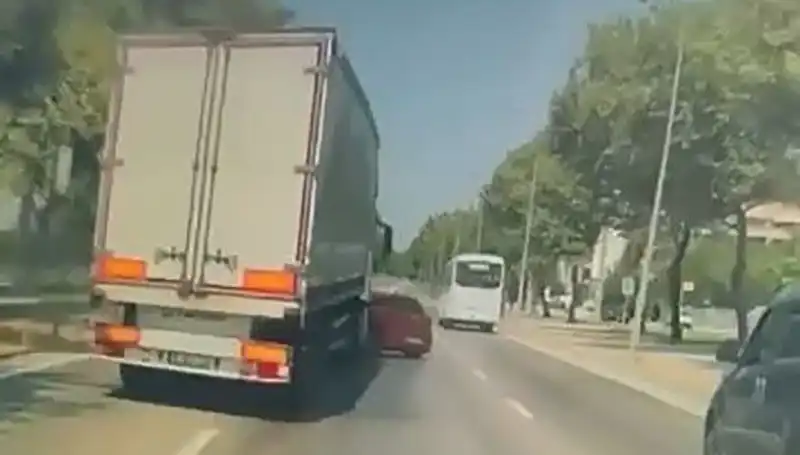 Bursa'da Kör Nokta Kazasında Dikkat Çeken Görüntüler ve Alınacak Önlemler