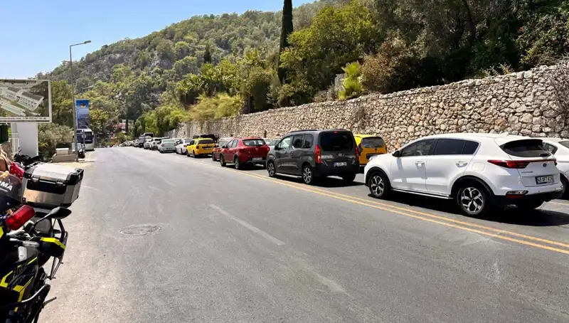 Fethiye-Ölüdeniz Yolunda Tatilciler İçin Uzun Kuyruklar Oluştu!