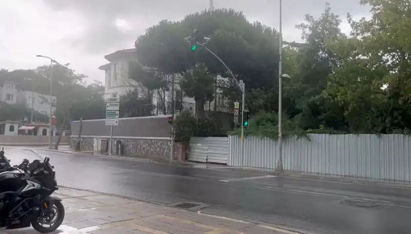 İstanbul’da Büyüleyen Yaz Yağmuru: Şehrin Nefesi Açıldı