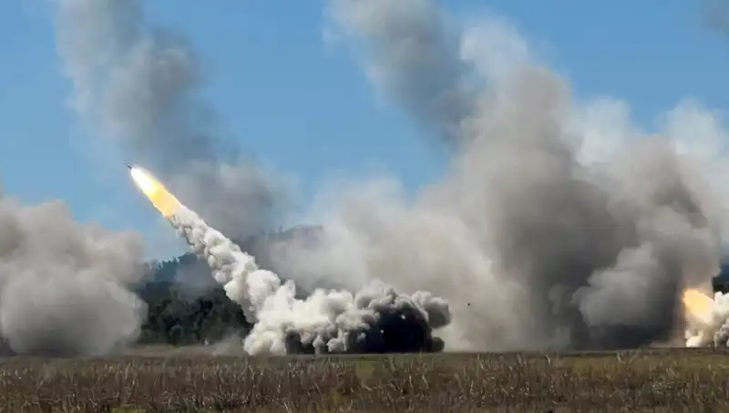 Avustralya'nın Askeri Gücünü Gösteren Tarihi HIMARS Tatbikatı Başladı