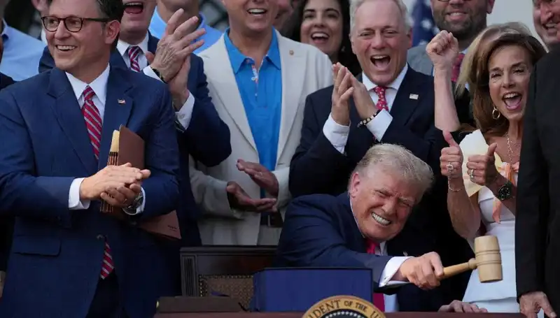Trump'tan Büyük Müjde: "Büyük, Güzel Yasa Tasarısı" İmzalandı!
