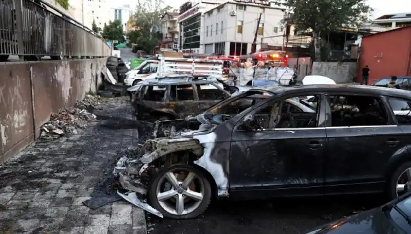 Sanayide Tamir Bekleyen Araçlar Yangınla Kül Oldu: Detaylar Ortaya Çıktı