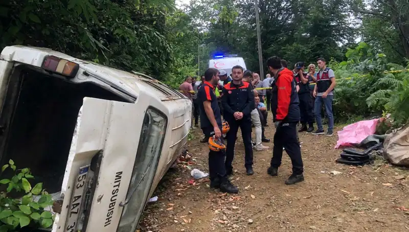 Rize'de Minibüs Yamaçtan Yuvarlandı: Kanlar İçinde Kalan Acı Olay