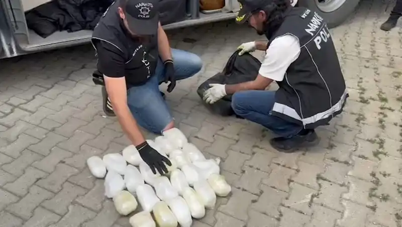 Yolcunun Valizinden Ortaya Çıkan 13 Kilo Metamfetamin Olayı Şok Etti