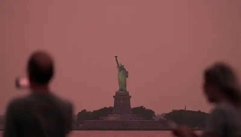 Kanada Yangınlarından Gelen Duman, New York'u Sarmaladı