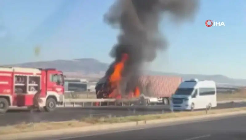 Ankara'da TIR Kazası: Korkutucu Anlar ve Yangın Açıklığı!