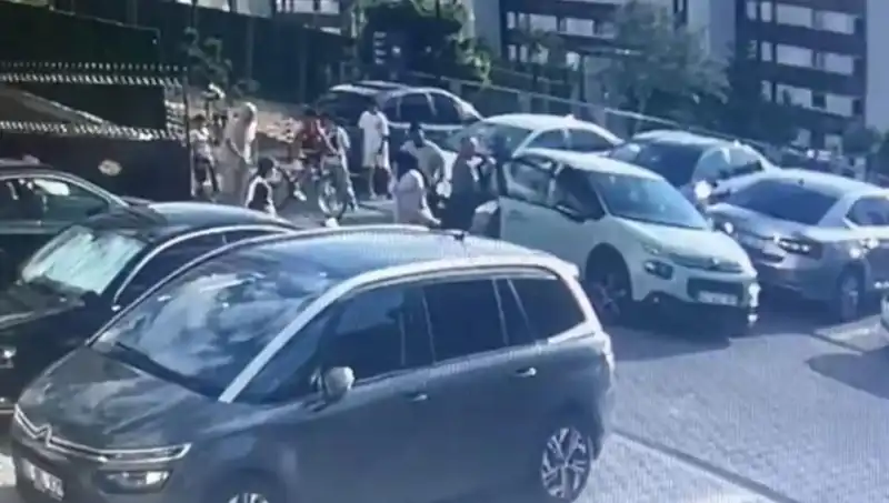 Eşi ve Yakınlarını Araba ile Ezerek Korkunç Olayı Gerçekleştirdi