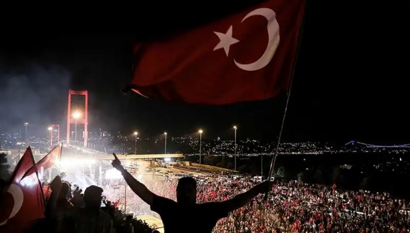 15 Temmuz'un Anısı: "En Uzun Gece" Tiyatro Oyununun İlk Gösterimi Külliye'de