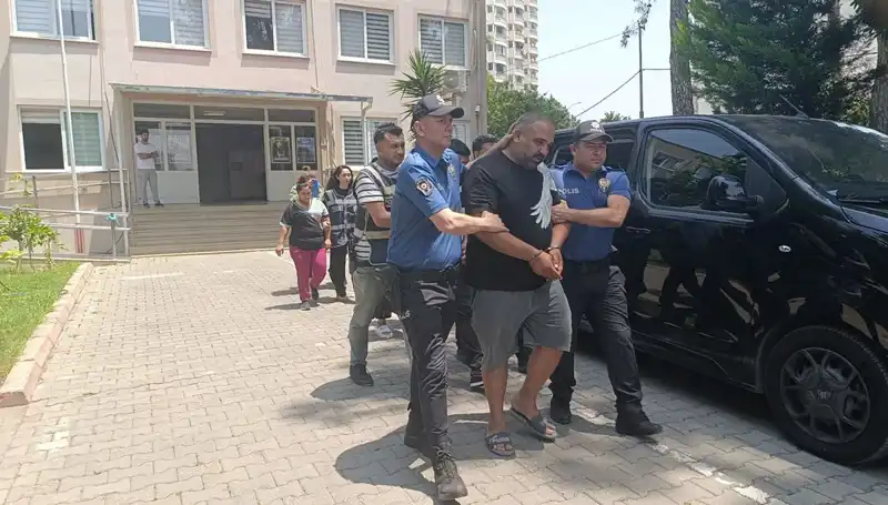 Adana'da Dolandırıcılık Operasyonu: 4 Kişi Tutuklandı, Skandalın Ayrıntıları Ortaya Çıktı