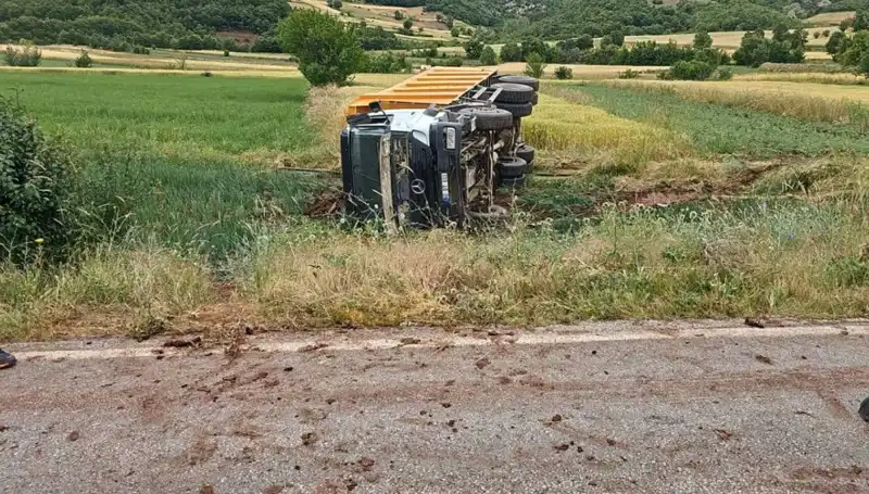 Tokat'ta Kahreden Kaza: Devrilen Kamyonun Şoförü Hayatını Kaybetti